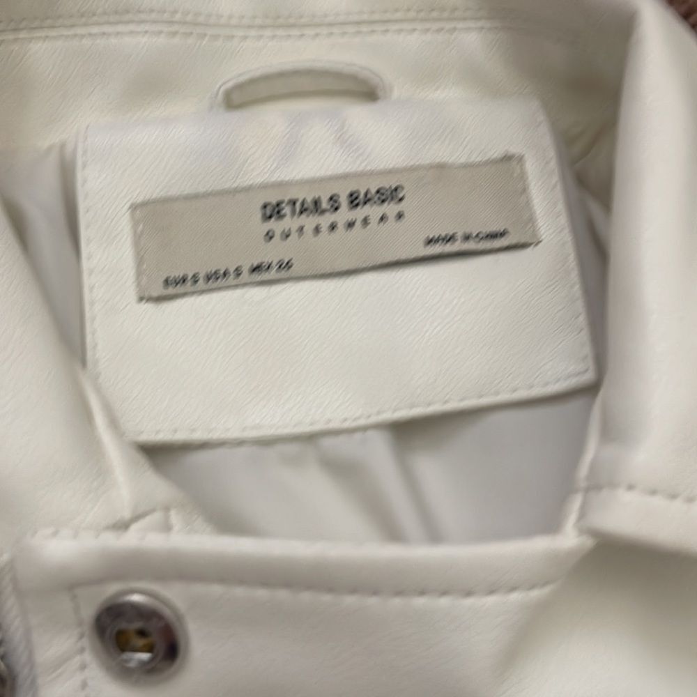 Details basic outerwear - Picture 2 of 3